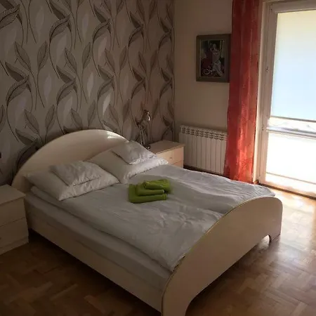Holiday home Sleeps 10 Wifi *