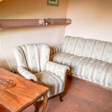 Holiday home Sleeps 10 Wifi *