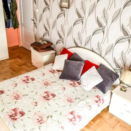 Holiday home Sleeps 10 Wifi *